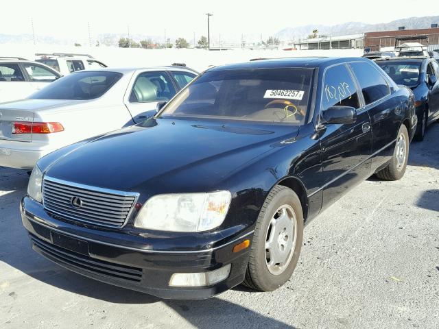 JT8BH28F8Y0175645 - 2000 LEXUS LS 400 BLACK photo 2