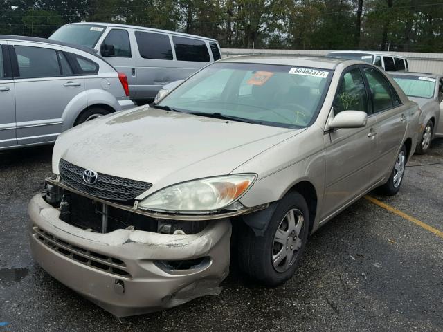 JTDBE32K840274496 - 2004 TOYOTA CAMRY LE BEIGE photo 2