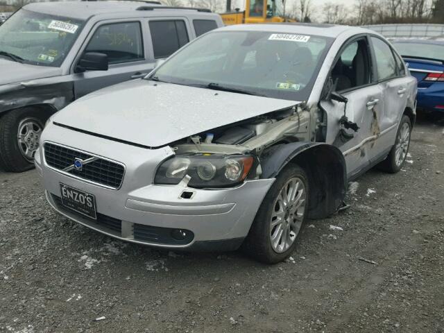 YV1MH682352077406 - 2005 VOLVO S40 T5 SILVER photo 2