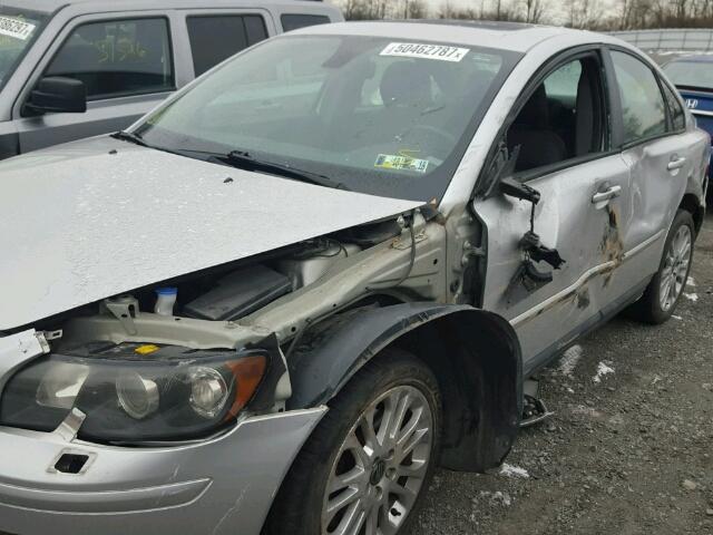 YV1MH682352077406 - 2005 VOLVO S40 T5 SILVER photo 9