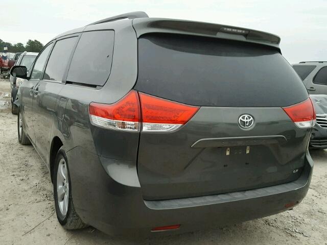 5TDKK3DC9BS016013 - 2011 TOYOTA SIENNA LE GREEN photo 3