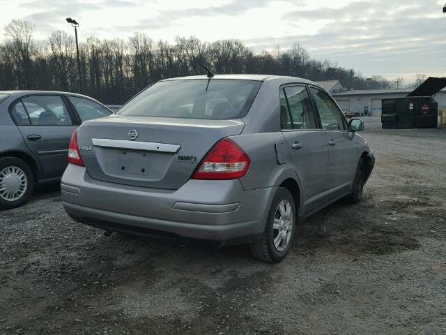 3N1BC11E99L374383 - 2009 NISSAN VERSA S GRAY photo 4