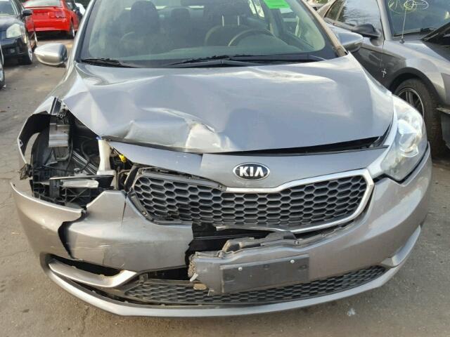 KNAFX4A65G5437857 - 2016 KIA FORTE LX GRAY photo 9