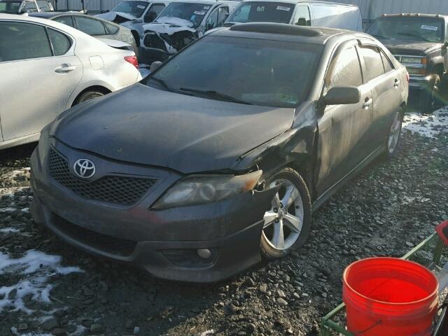 4T1BK3EK9BU619685 - 2011 TOYOTA CAMRY SE GRAY photo 2