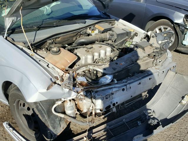 1FAFP33P74W158652 - 2004 FORD FOCUS LX SILVER photo 9