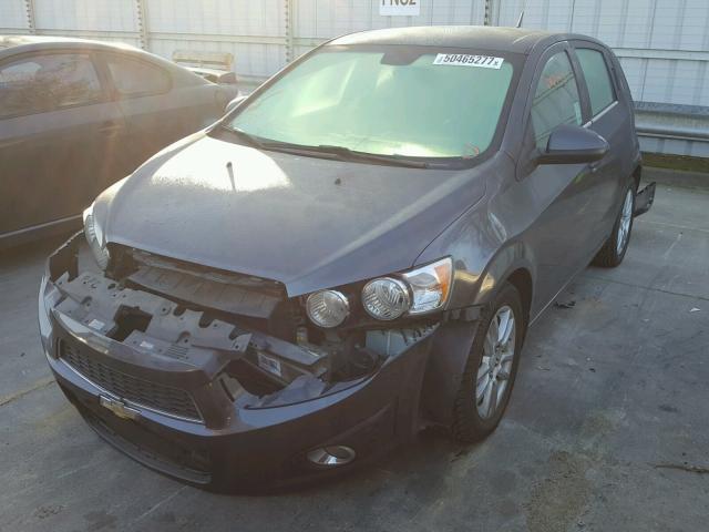 1G1JC6SH9D4196948 - 2013 CHEVROLET SONIC LT 石墨色 照片 2