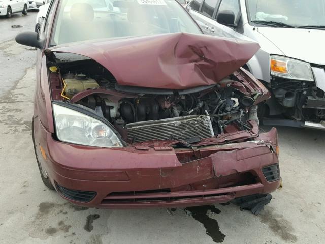 1FAFP34N16W188925 - 2006 FORD FOCUS ZX4 MAROON photo 9