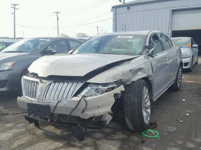 1LNHM94R59G620623 - 2009 LINCOLN MKS BEIGE photo 2