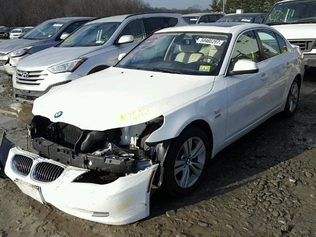 WBANV1C5XAC445833 - 2010 BMW 528 XI WHITE photo 2