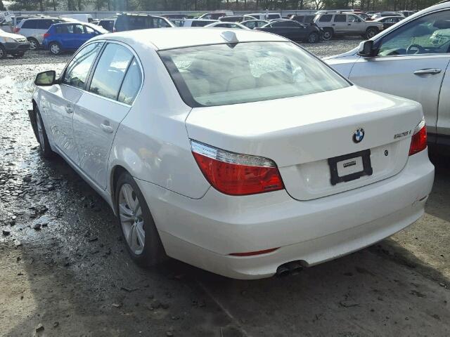 WBANV1C5XAC445833 - 2010 BMW 528 XI WHITE photo 3