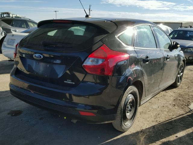 1FADP3K27EL139552 - 2014 FORD FOCUS SE BLACK photo 4