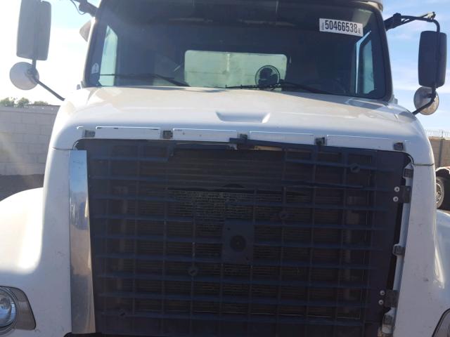 4V5K99GH62N334456 - 2002 VOLVO VHD WHITE photo 7