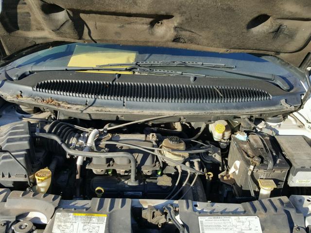 2C4GP44R45R176315 - 2005 CHRYSLER TOWN & COU WHITE photo 7