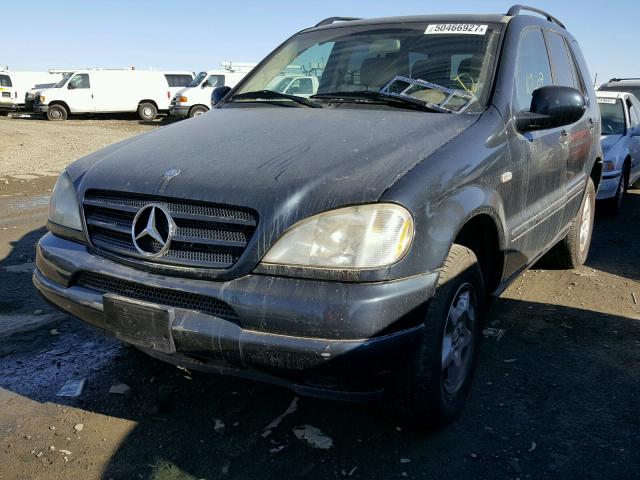 4JGAB54E7YA208217 - 2000 MERCEDES-BENZ ML 320 BLUE photo 2