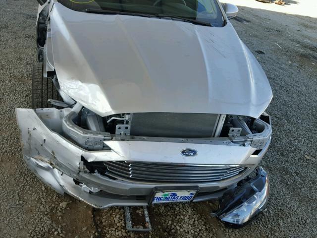 3FA6P0H71JR104561 - 2018 FORD FUSION SE SILVER photo 9