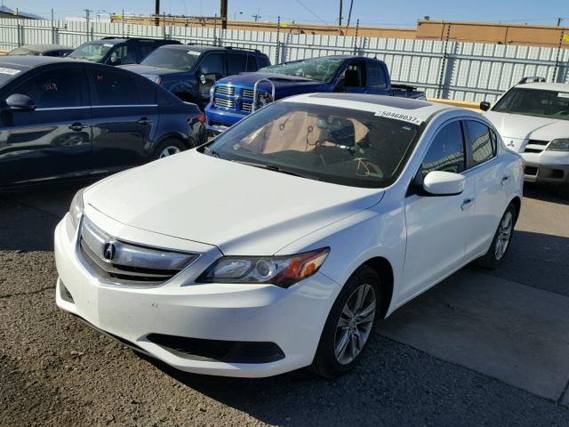 19VDE1F37DE019032 - 2013 ACURA ILX 20 WHITE photo 2