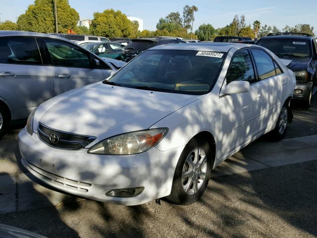 JTDBE32K640250732 - 2004 TOYOTA CAMRY LE WHITE photo 2