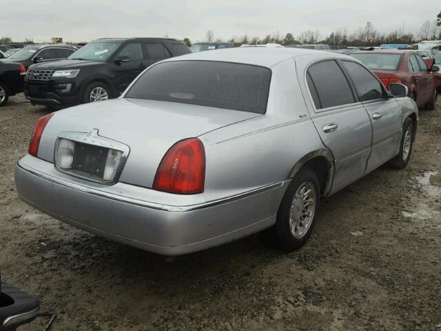 1LNHM82W1XY671143 - 1999 LINCOLN TOWN CAR S GRAY photo 4