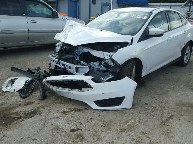 1FADP3F21FL263053 - 2015 FORD FOCUS SE WHITE photo 2