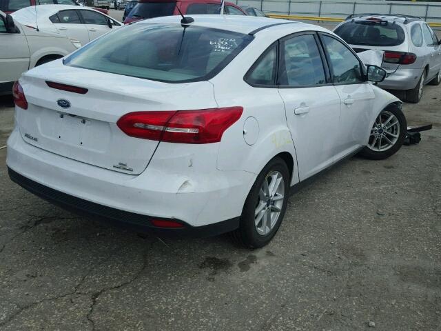 1FADP3F21FL263053 - 2015 FORD FOCUS SE WHITE photo 4