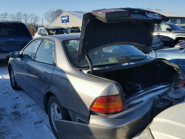 JT8BF28G3W5040975 - 1998 LEXUS ES 300 GRAY photo 3