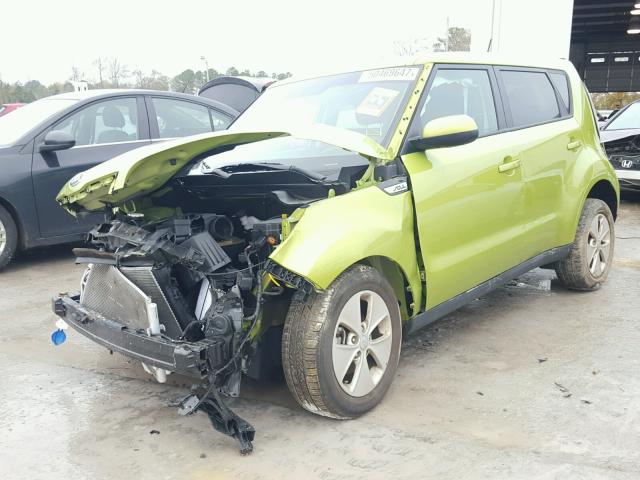 KNDJN2A21G7863599 - 2016 KIA SOUL GREEN photo 2