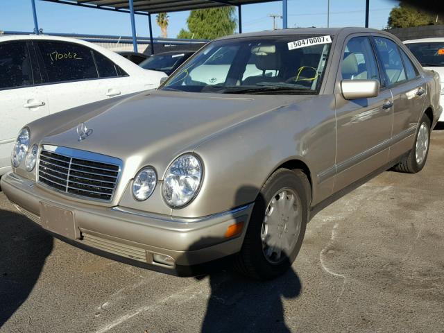 WDBJF55F5TJ015216 - 1996 MERCEDES-BENZ E 320 GOLD photo 2