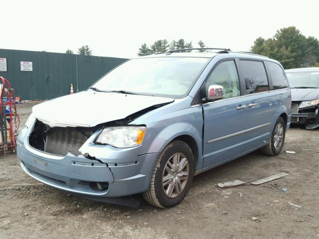 2A4RR6DX8AR137194 - 2010 CHRYSLER TOWN & COU BLUE photo 2