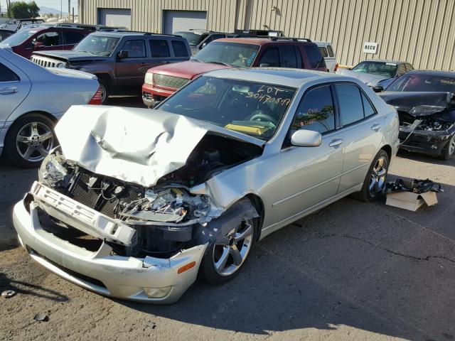 JTHBD182610025171 - 2001 LEXUS IS 300 SILVER photo 2