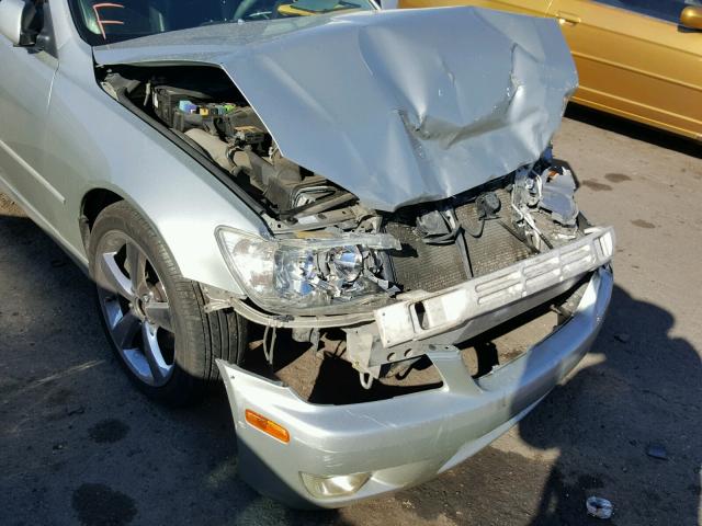 JTHBD182610025171 - 2001 LEXUS IS 300 SILVER photo 9