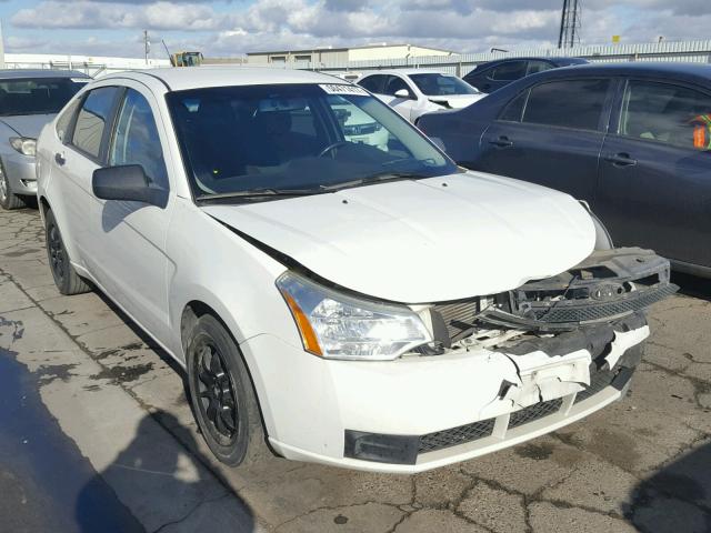 1FAHP35N69W156256 - 2009 FORD FOCUS SE WHITE photo 1