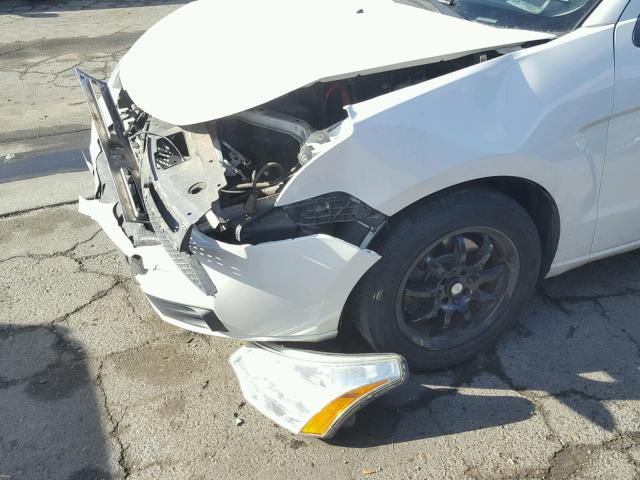 1FAHP35N69W156256 - 2009 FORD FOCUS SE WHITE photo 9