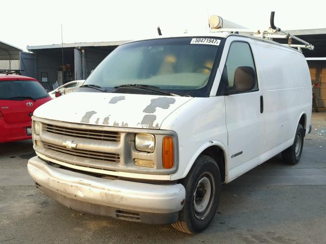 1GCFG25W311132924 - 2001 CHEVROLET EXPRESS G2 WHITE photo 2