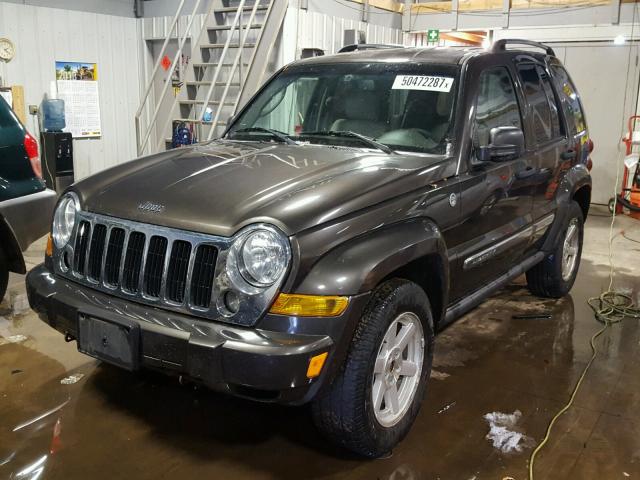 1J4GL58KX6W163618 - 2006 JEEP LIBERTY LI BROWN photo 2