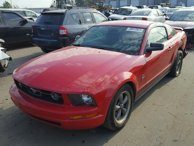 1ZVFT80N565177759 - 2006 FORD MUSTANG RED photo 2