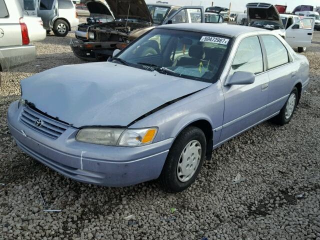 4T1BG22KXWU346553 - 1998 TOYOTA CAMRY CE BLUE photo 2