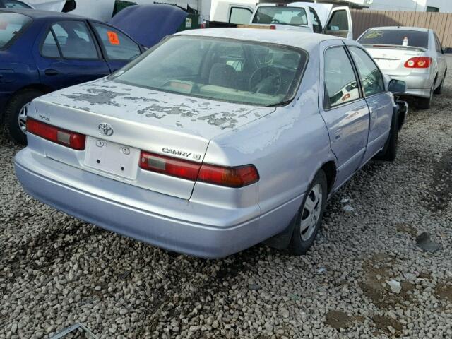 4T1BG22KXWU346553 - 1998 TOYOTA CAMRY CE BLUE photo 4