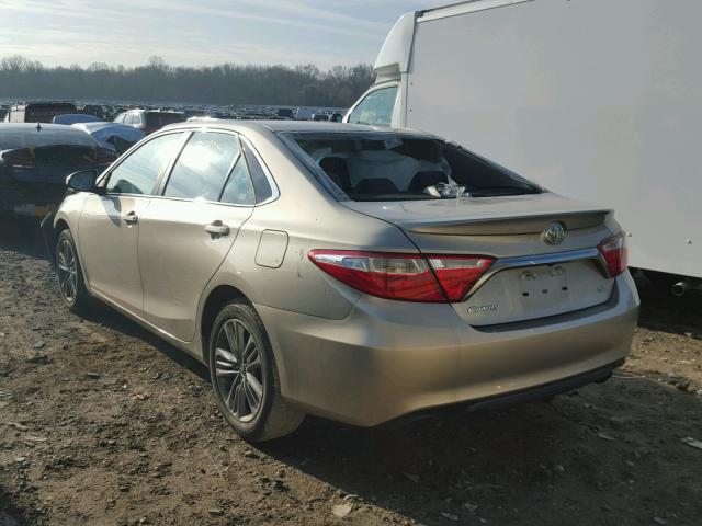 4T1BF1FK8HU303954 - 2017 TOYOTA CAMRY LE ბეჟი ფოტო 3