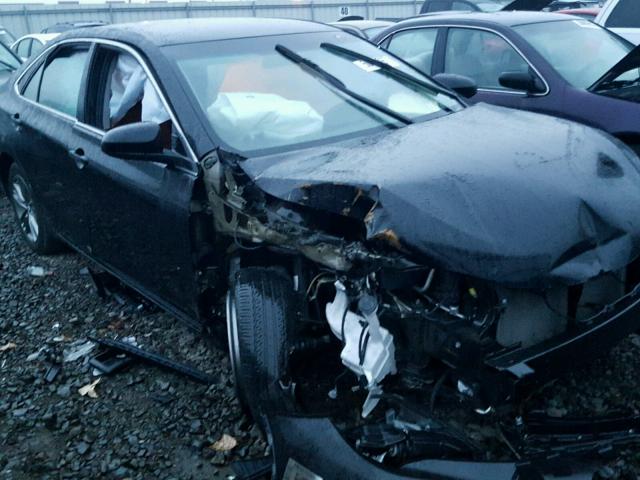 4T1BF1FK4HU305751 - 2017 TOYOTA CAMRY LE შავი ფოტო 1