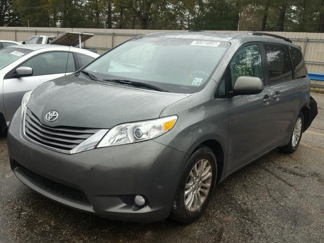 5TDYK3DCXDS365856 - 2013 TOYOTA SIENNA XLE GREEN photo 2