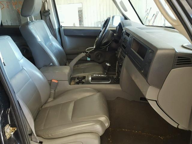 1J8HG48K06C252360 - 2006 JEEP COMMANDER BLACK photo 5