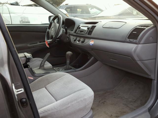4T1BE32K03U691727 - 2003 TOYOTA CAMRY LE ნაცრისფერი ფოტო 5