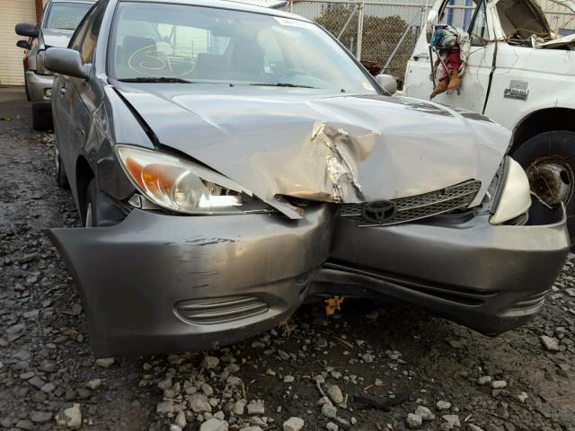 4T1BE32K03U691727 - 2003 TOYOTA CAMRY LE ნაცრისფერი ფოტო 9