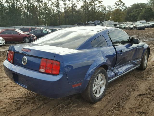 1ZVFT80N375314361 - 2007 FORD MUSTANG BLUE photo 4