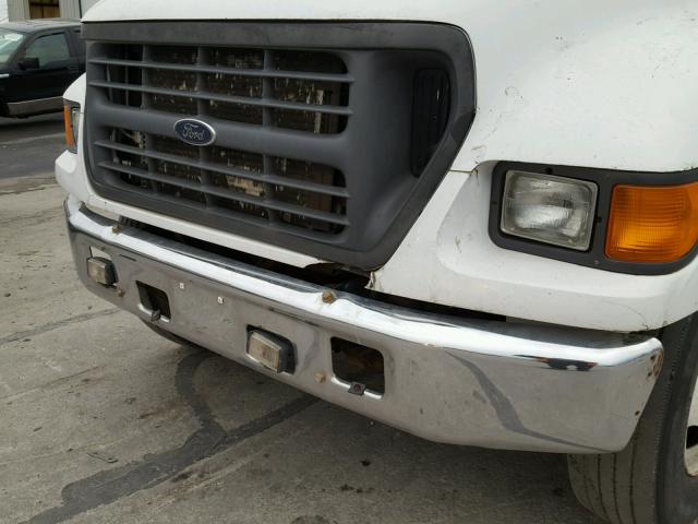 3FDNF65632MA01790 - 2002 FORD F650 SUPER WHITE photo 9