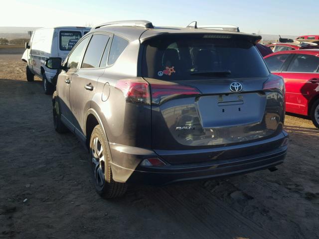 JTMZFREV9HJ128919 - 2017 TOYOTA RAV4 LE GRAY photo 3