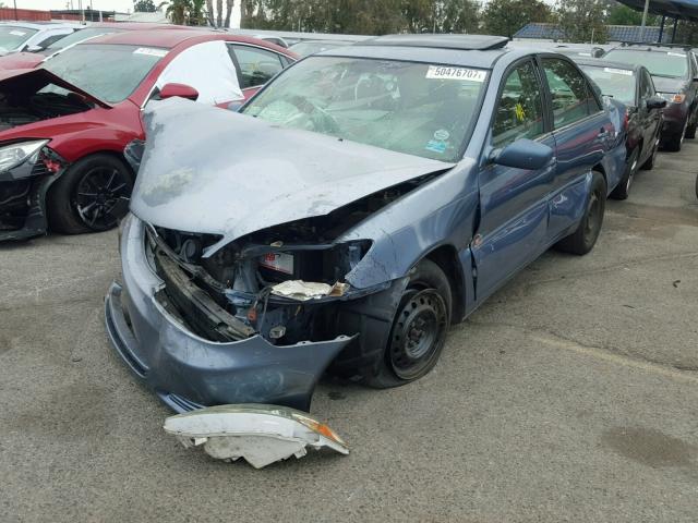 4T1BE32K32U556126 - 2002 TOYOTA CAMRY LE ლურჯი ფოტო 2