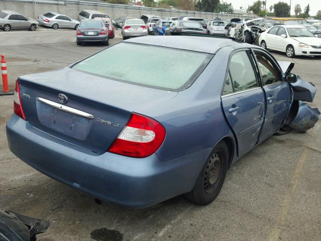 4T1BE32K32U556126 - 2002 TOYOTA CAMRY LE BLUE photo 4