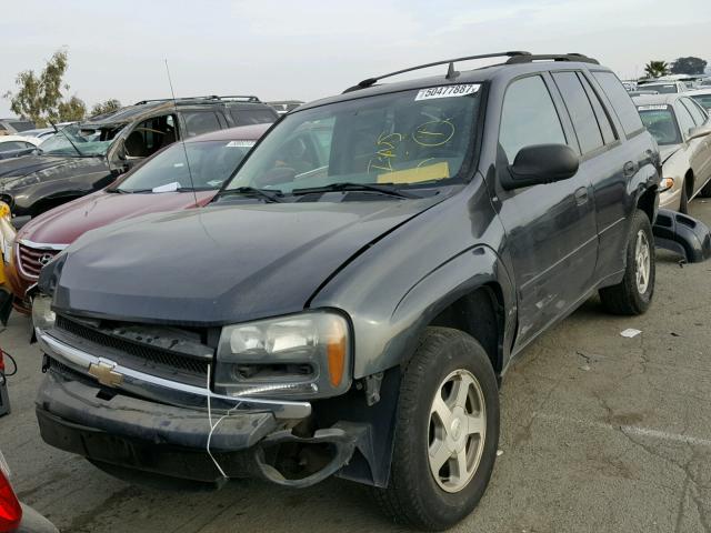 1GNDT13S962108407 - 2006 CHEVROLET TRAILBLAZE GRAY photo 2