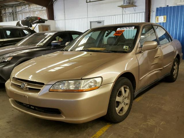 1HGCG669XYA103449 - 2000 HONDA ACCORD SE GOLD photo 2